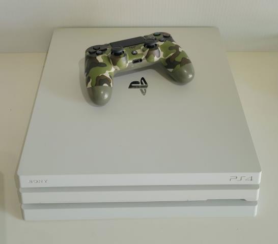 Console ps4 pro blanche+fils noacc