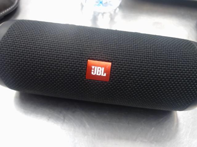 Speaker jbl flip 5 noir avec cable