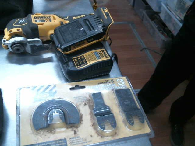 Oscillateur dewalt + batterie 2ah 20v