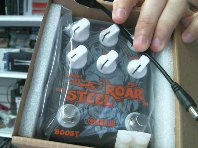 Pedale de guitare steel roar