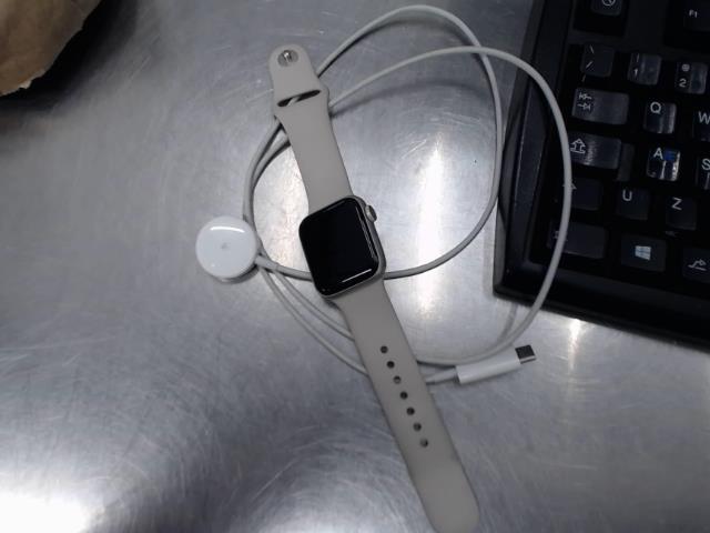 Apple watch se 2nd gen 40mm+chargeur