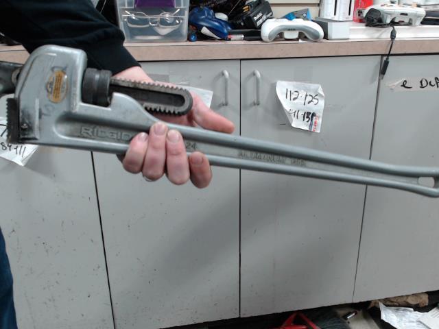 Pipe wrench