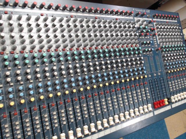 Table de mixage 32 entrer