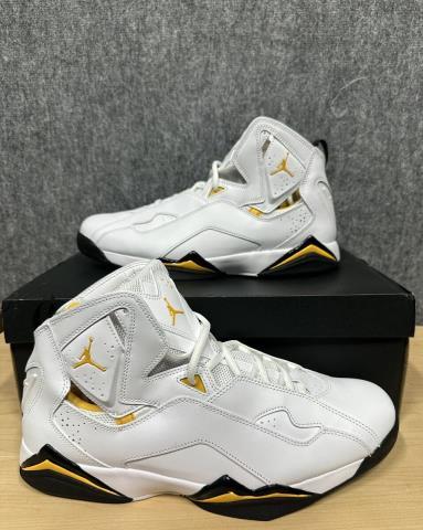 Jordan true flight white/yellow taille8