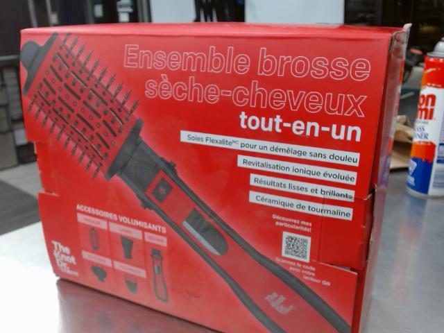 Ensemble brosse seche-cheveu av boite