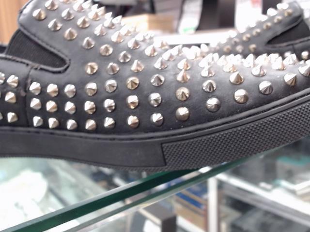 Soulier aldo noire style louboutin studs