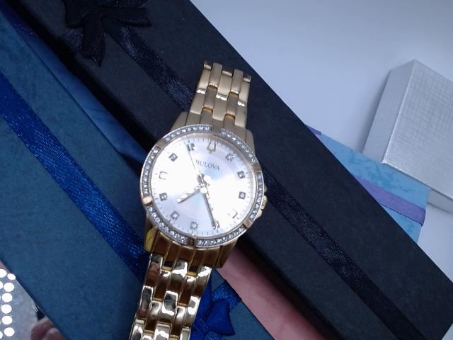 Montre gold bulova pour femme