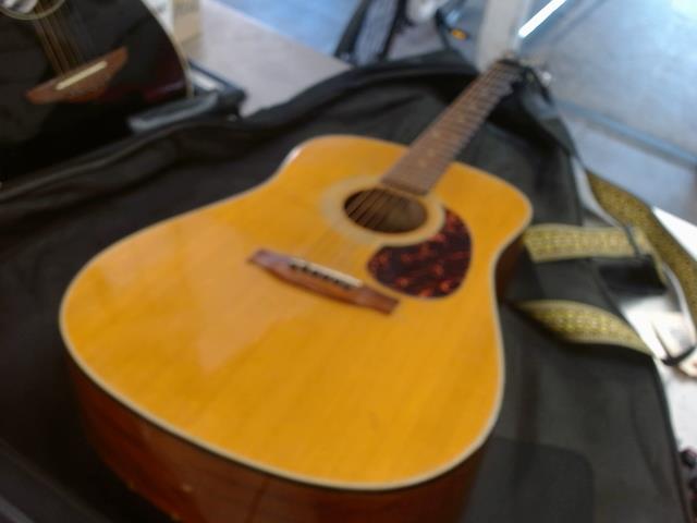 Guitare acoustique sigma dm2 dans case