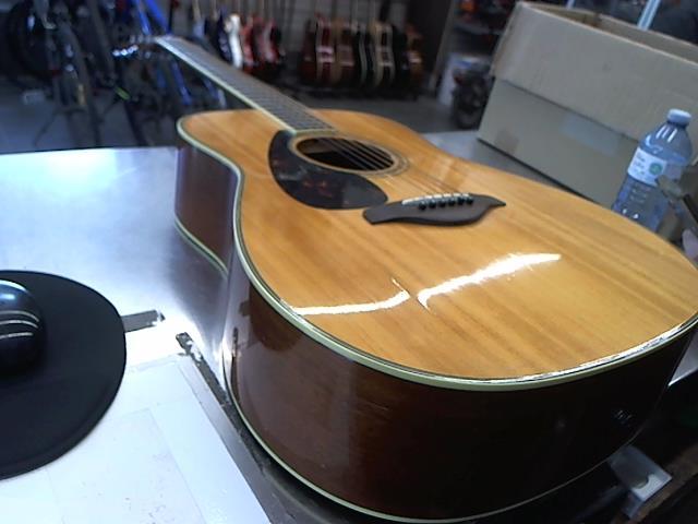 Yamaha guitare acoustique gauchere