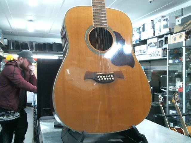 Guitar acoustic 12 cordes