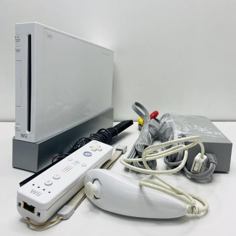 Nintendo wii + man + fils no sensor bar