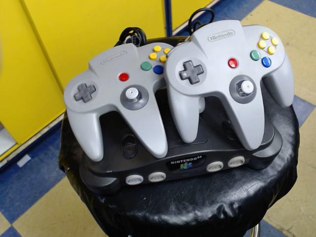 Nintendo 64 avec 2 manettes