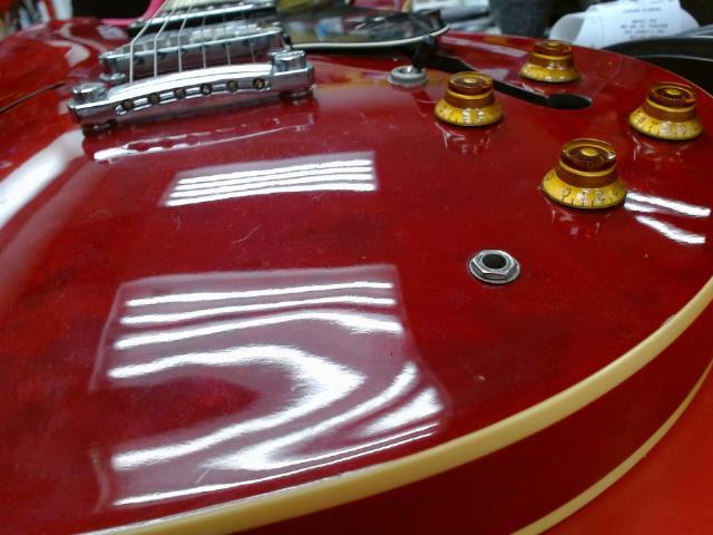 Guitare electrique rouge