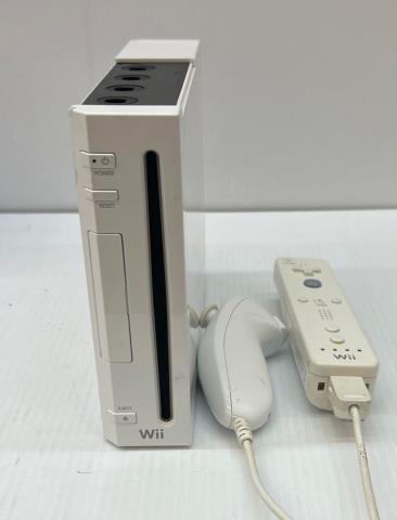 Wii avec accessoires + jeu mystere