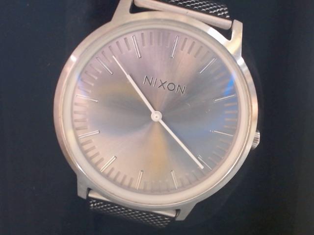 Nixon couleur argent bracelet tissut