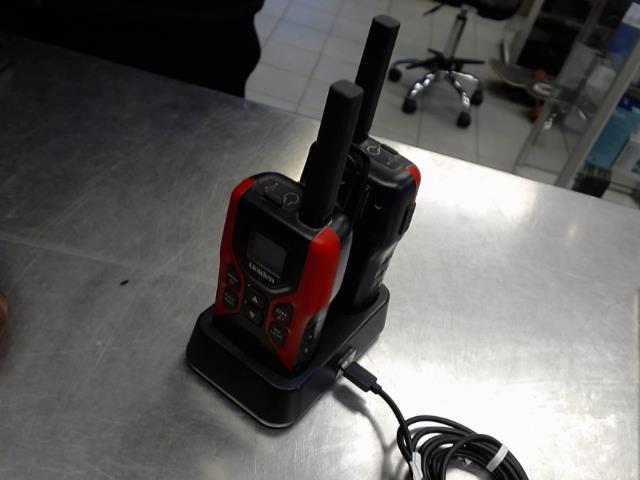 Paire walkie talkie uniden