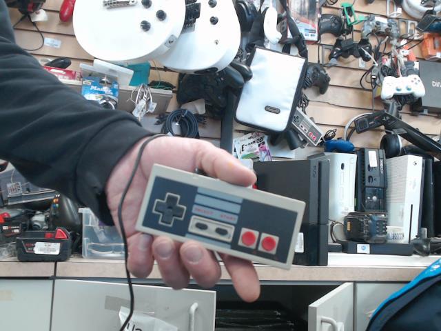 Manette jobber nes