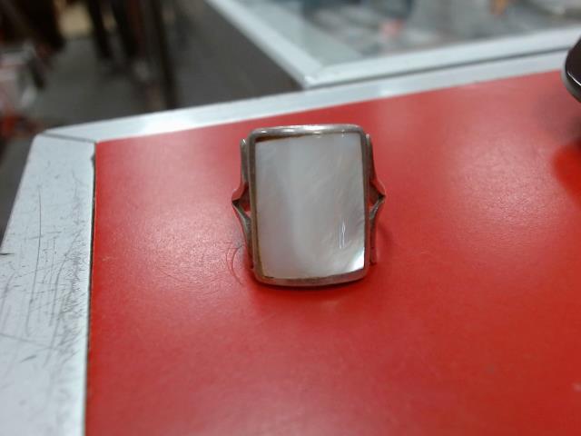 Bague en argent avec pierre blanche 5.4g