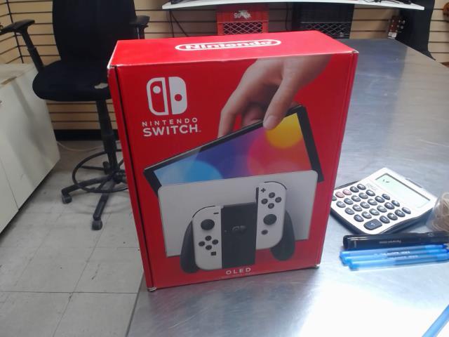 Nintendo switch oled  comme neuve boite