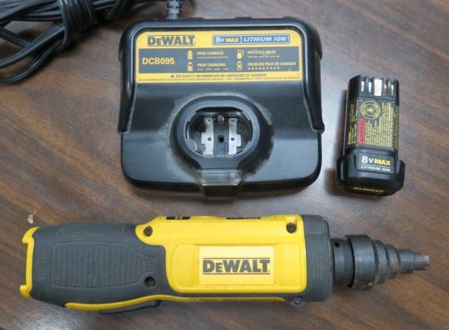 Dewalt cordless screwdriver+2xbat +chrgr