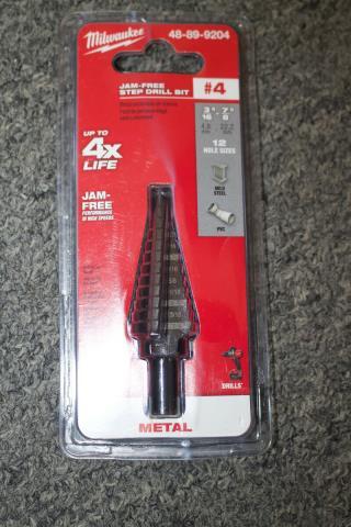 Jam-free step drill bit