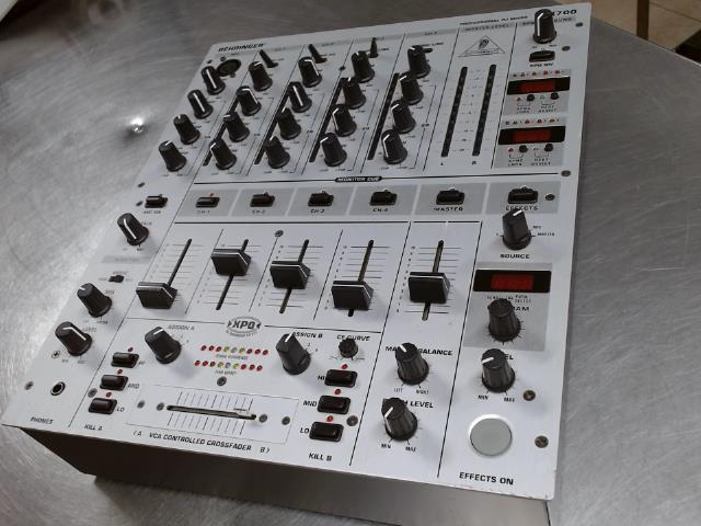 Mixer behringer