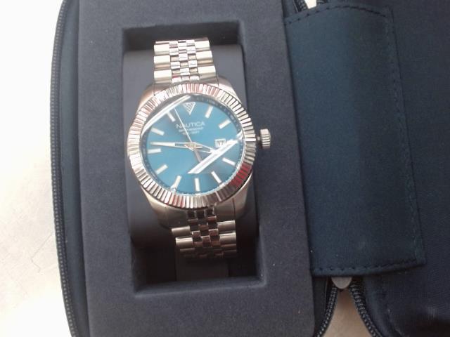 Montre nautica ecran bleu