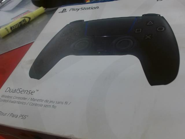 Manette de ps5 en boite noire