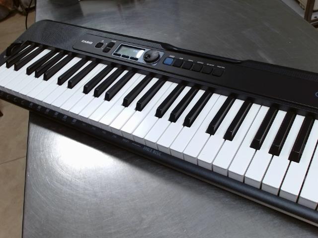 Clavier de musique casio av charge