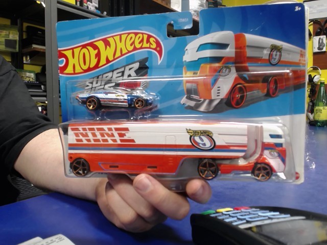 Hotwheel speedway hauler