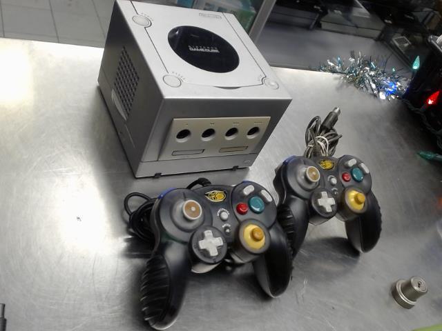 Gamecube grise + 2manettes non original