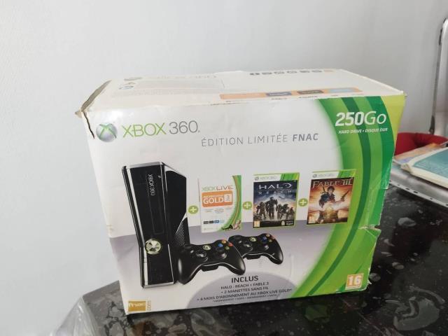 Xbox 360 avec manette et boite