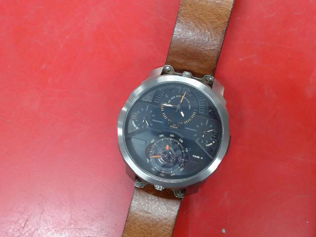 Montre fond gris quartz