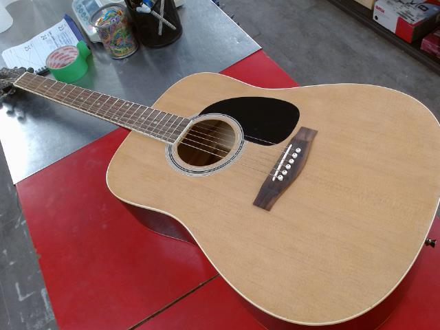 Guitare acoustique ss case