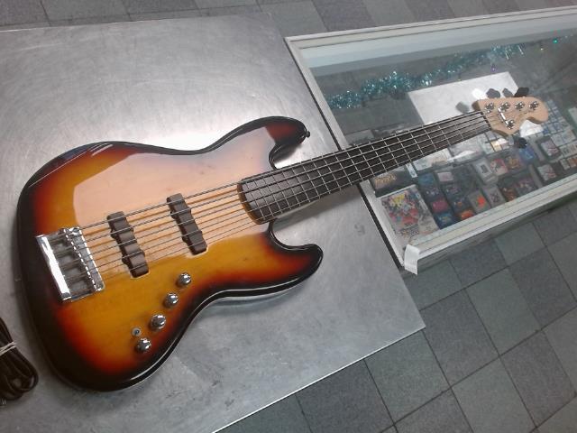 Bass electrique 5 cordes pr:839