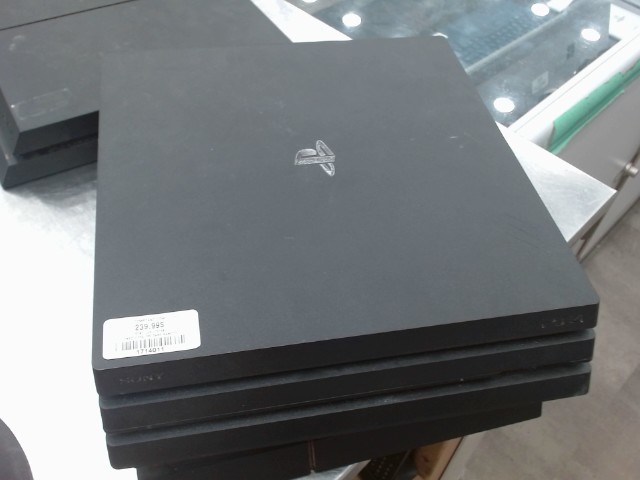 Ps4 pro 1tb+fils ss man