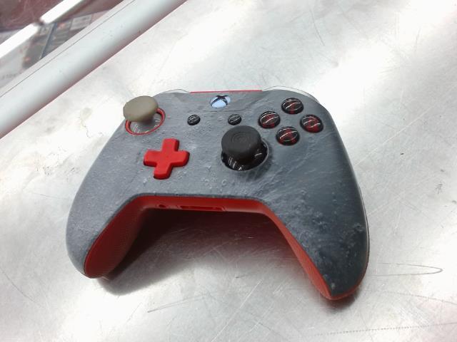 Manette xbox one  gris/rouge