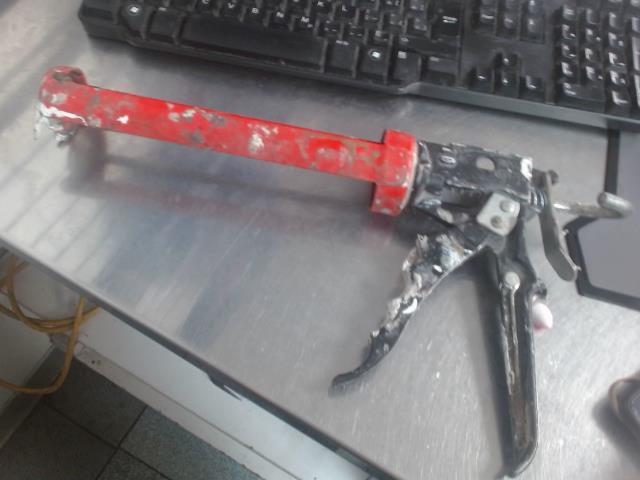 Caulk gun