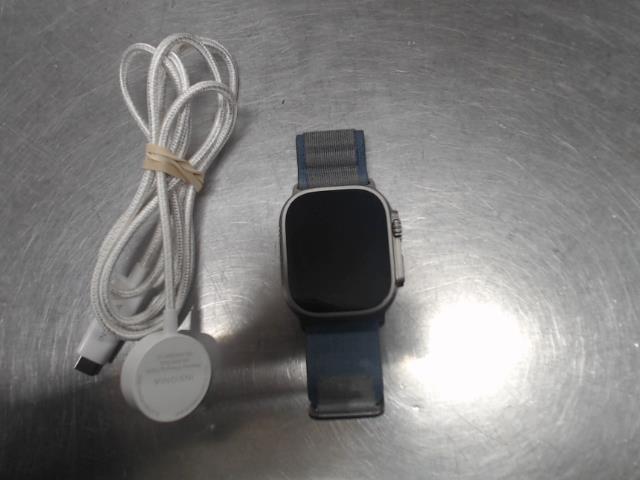 Apple watch ultra 2 64gb titanium+charge