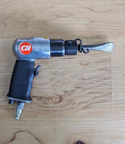 Short barrel air chisel/hammer