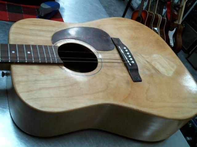 Guitar acoustique norman