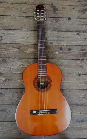 Yamaha guitar classical in case