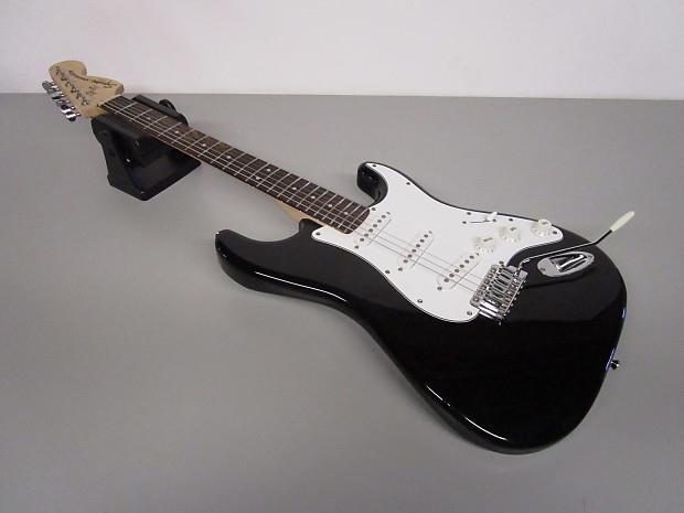 Black fender squire in soft case indones