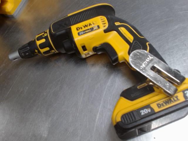 Drill a gyps dewalt av batterie