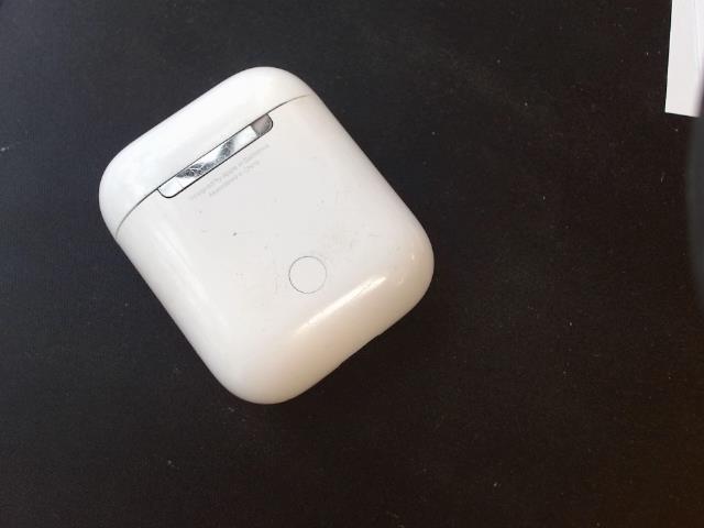 Airpods 1st gen with case