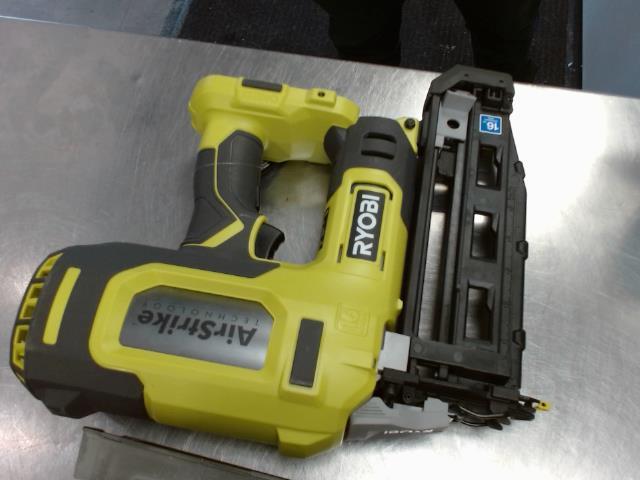 Nail gun tres bonne condition