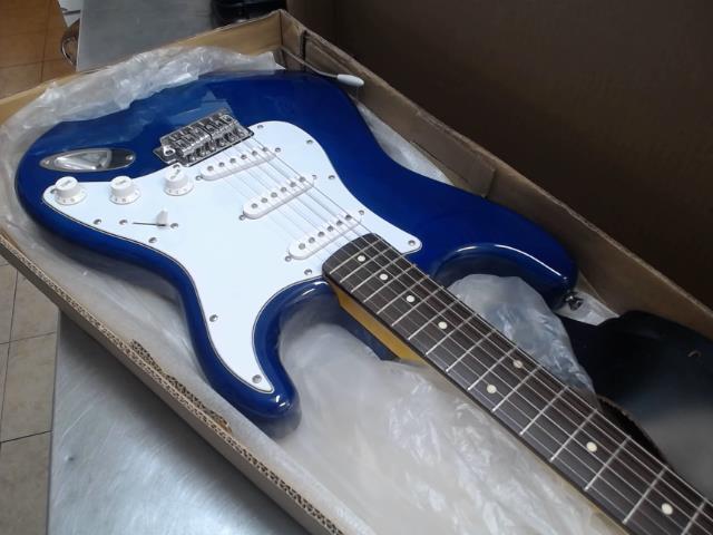 Guitare electrique bleu