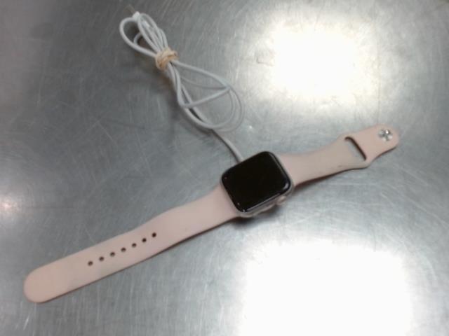 Apple watch series 5 rose avec chargeur