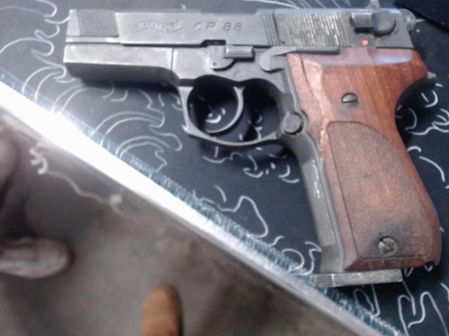 Bb gun dans le case mou