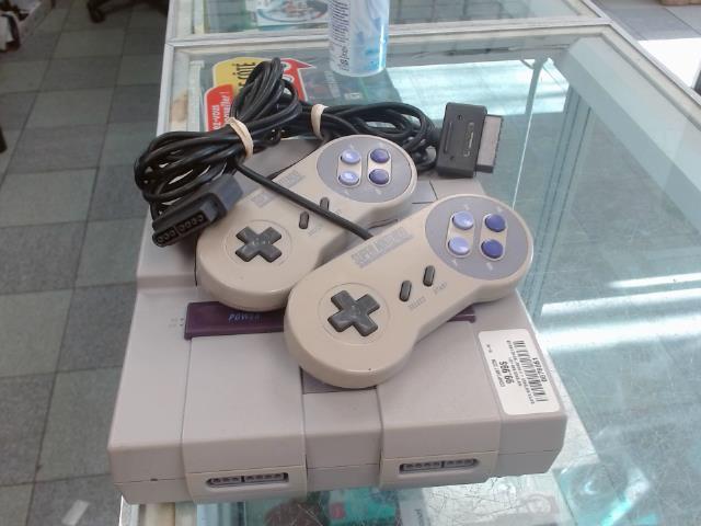 Super nintendo + 2 manettes + acc